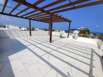 Girne Ozanköyde Çatı Teraslı ve Deniz Manzaralı 2+1 Kiralık Daire