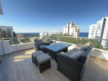 Kuzey Kıbrıs Girne Merkezde Lüks Kiralık 3+1 Penthouse