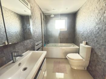 Kuzey Kıbrıs Girne Merkezde Lüks Kiralık 3+1 Penthouse