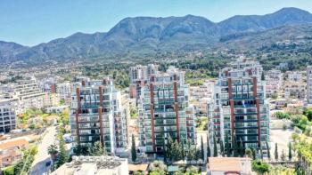 KKTC Girne Merkezde Site İçerisinde Satılık 2+1 Türk Malı Lüks Daire