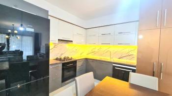 KKTC Girne Merkezde Site İçerisinde Satılık 2+1 Türk Malı Lüks Daire