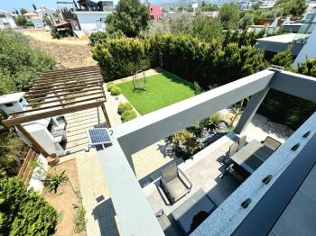KKTC Girne Alsancak'ta Muhteşem Konumda Denize Yakın Kiralık 3+1 Özel Eşyalı ve Peyzajlı Villa