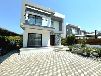 KKTC Girne Alsancak'ta Muhteşem Konumda Denize Yakın Kiralık 3+1 Özel Eşyalı ve Peyzajlı Villa