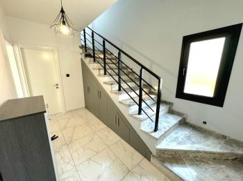 KKTC Girne Alsancak'ta Muhteşem Konumda Denize Yakın Kiralık 3+1 Özel Eşyalı ve Peyzajlı Villa