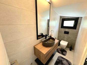 KKTC Girne Alsancak'ta Muhteşem Konumda Denize Yakın Kiralık 3+1 Özel Eşyalı ve Peyzajlı Villa