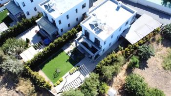 KKTC Girne Alsancak'ta Muhteşem Konumda Denize Yakın Kiralık 3+1 Özel Eşyalı ve Peyzajlı Villa