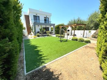 KKTC Girne Alsancak'ta Muhteşem Konumda Denize Yakın Kiralık 3+1 Özel Eşyalı ve Peyzajlı Villa