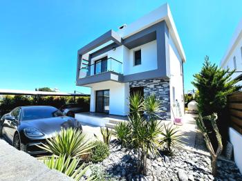 KKTC Girne Alsancak'ta Muhteşem Konumda Denize Yakın Kiralık 3+1 Özel Eşyalı ve Peyzajlı Villa
