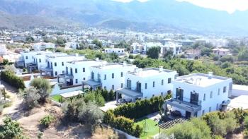 KKTC Girne Alsancak'ta Muhteşem Konumda Denize Yakın Kiralık 3+1 Özel Eşyalı ve Peyzajlı Villa