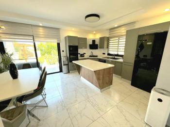 KKTC Girne Alsancak'ta Muhteşem Konumda Denize Yakın Kiralık 3+1 Özel Eşyalı ve Peyzajlı Villa