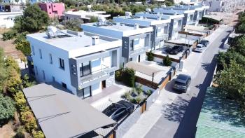 KKTC Girne Alsancak'ta Muhteşem Konumda Denize Yakın Kiralık 3+1 Özel Eşyalı ve Peyzajlı Villa