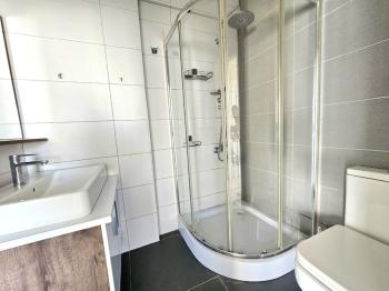 KKTC Girne Merkezde Deniz Manzaralı Eşyalı Kiralık 2+1 Çift Banyolu Daire