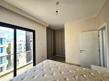 KKTC Girne Merkezde Deniz Manzaralı Eşyalı Kiralık 2+1 Çift Banyolu Daire