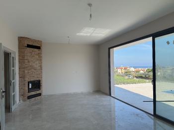 KKTC Girne Çatalköy bölgesinde dağ ve deniz manzaralı satılık 4+1 Türk koçlanlı villa!