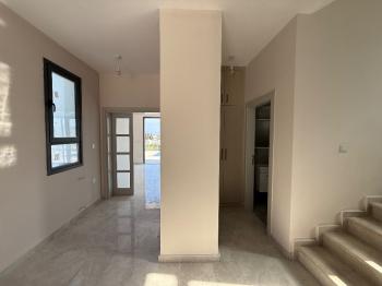 KKTC Girne Çatalköy bölgesinde dağ ve deniz manzaralı satılık 4+1 Türk koçlanlı villa!