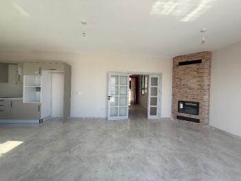 KKTC Girne Çatalköy bölgesinde dağ ve deniz manzaralı satılık 4+1 Türk koçlanlı villa!