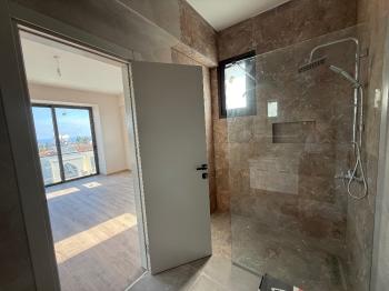 KKTC Girne Çatalköy bölgesinde dağ ve deniz manzaralı satılık 4+1 Türk koçlanlı villa!