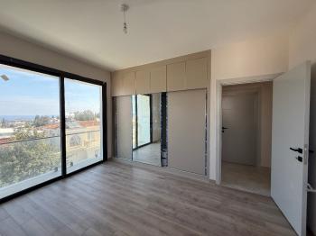 KKTC Girne Çatalköy bölgesinde dağ ve deniz manzaralı satılık 4+1 Türk koçlanlı villa!