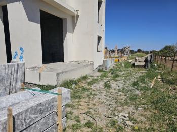 KKTC Girne Lapta'da Takas İmkanlı Denize Yürüyüş Mesafesinde Satılık 3+1 Villa