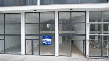 Kıbrıs Girne Merkez Karakum Bölgesinde Kiralık Sendeli 189 M2 Dükkan