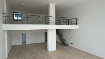 Kıbrıs Girne Merkez Karakum Bölgesinde Kiralık Sendeli 189 M2 Dükkan