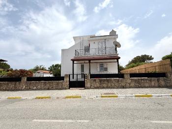 KKTC Girne Karaoğlanoğlu’da Ana caddeye ve Denize yakın 3+1 Villa!