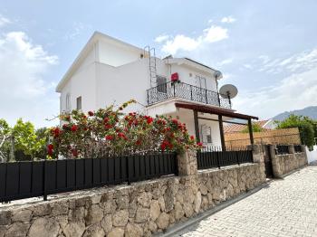 KKTC Girne Karaoğlanoğlu’da Ana caddeye ve Denize yakın 3+1 Villa!