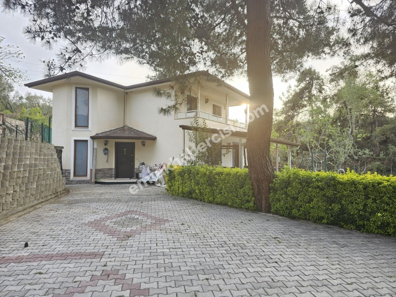 EMLAK HABERCİSİ 'NDEN MUDANYA YÖRÜKALİ'DE 2.500 M2 ARAZİ İÇERİSİNDE SATILIK MUHTEŞEM VİLLA & KÖŞK