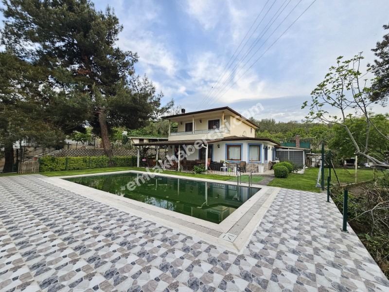EMLAK HABERCİSİ 'NDEN MUDANYA YÖRÜKALİ'DE 2.500 M2 ARAZİ İÇERİSİNDE SATILIK MUHTEŞEM VİLLA & KÖŞK