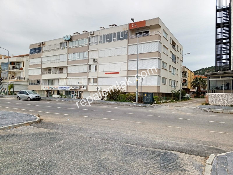 Sarımsaklı Sahilde Denize Sıfır, Full Deniz Manzaralı, 3+1 Satılık Daire.