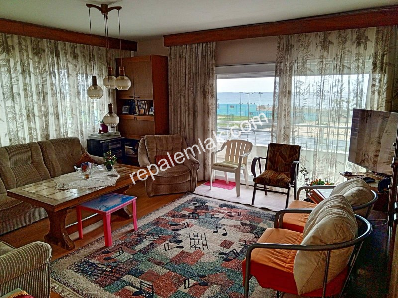 Sarımsaklı Sahilde Denize Sıfır, Full Deniz Manzaralı, 3+1 Satılık Daire.