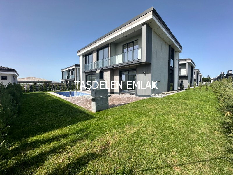 ÖNERLERDE SATILIK OTURUMA HAZIR VİLLA