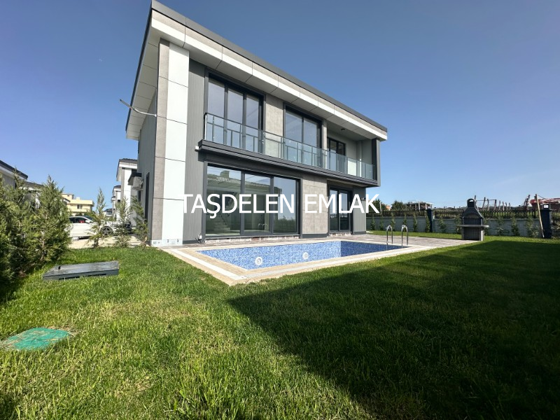 ÖNERLERDE SATILIK OTURUMA HAZIR VİLLA
