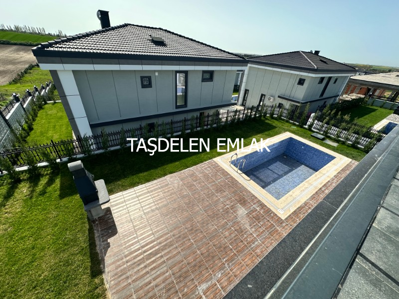 ÖNERLERDE SATILIK OTURUMA HAZIR VİLLA