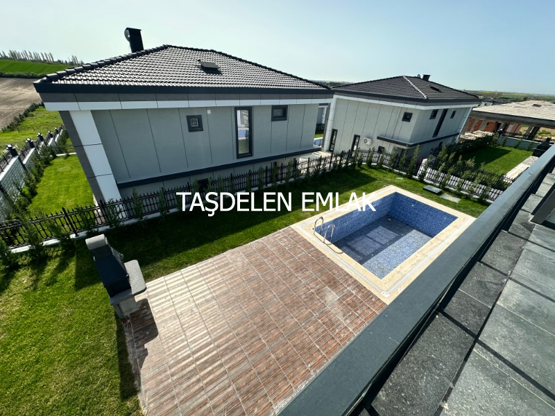 ÖNERLERDE SATILIK OTURUMA HAZIR VİLLA