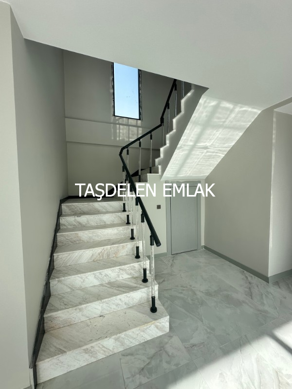 ÖNERLERDE SATILIK OTURUMA HAZIR VİLLA