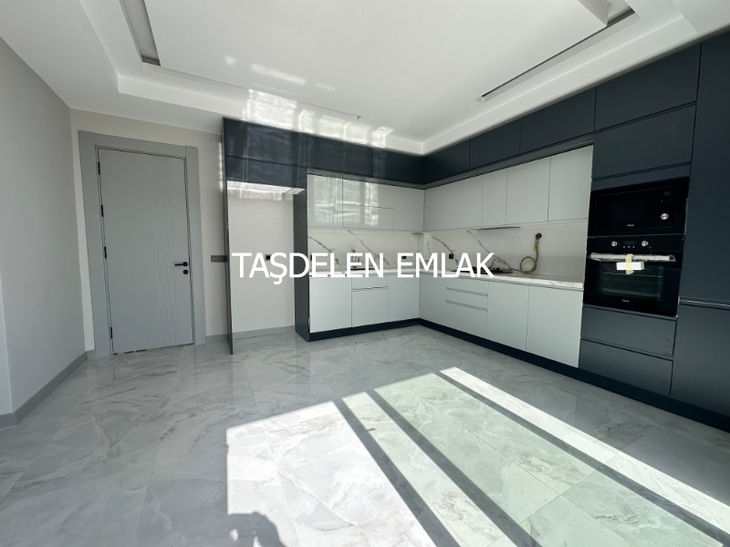 ÖNERLERDE SATILIK OTURUMA HAZIR VİLLA