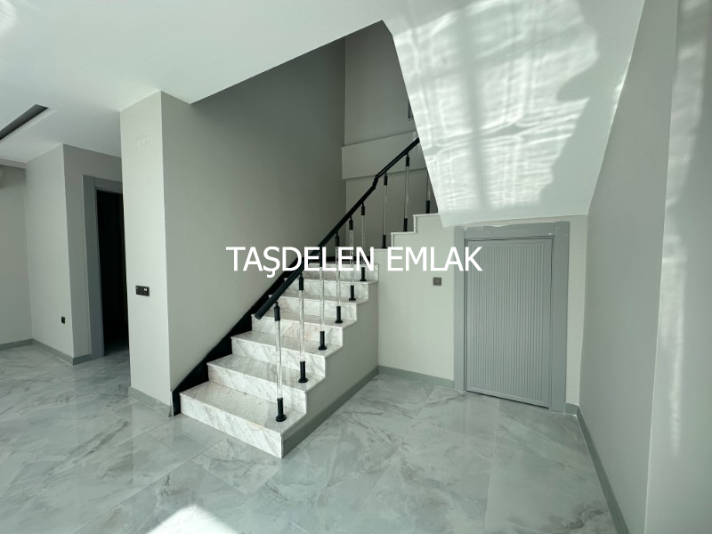 ÖNERLERDE SATILIK OTURUMA HAZIR VİLLA