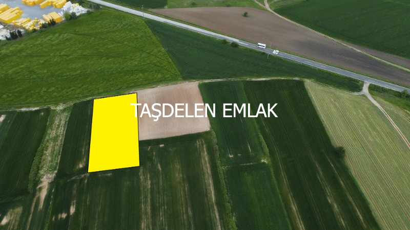ANAYOLA 100 METRE MESAFEDE ARAZİ