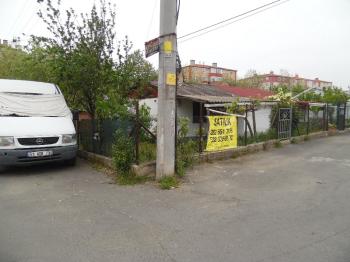 ÇORLU HAVUZLAR MAHALLESİNDE 167 M2 ARSA İÇERİSİNDE BAHÇELİ EV 