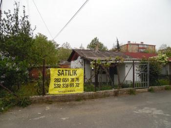 ÇORLU HAVUZLAR MAHALLESİNDE 167 M2 ARSA İÇERİSİNDE BAHÇELİ EV 