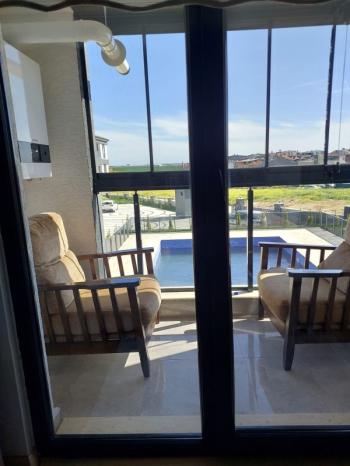 ÇORLUDA RESMİ KURUMLARA YAKIN SİTE İÇİ 1+1 EŞYALI DAİRE 