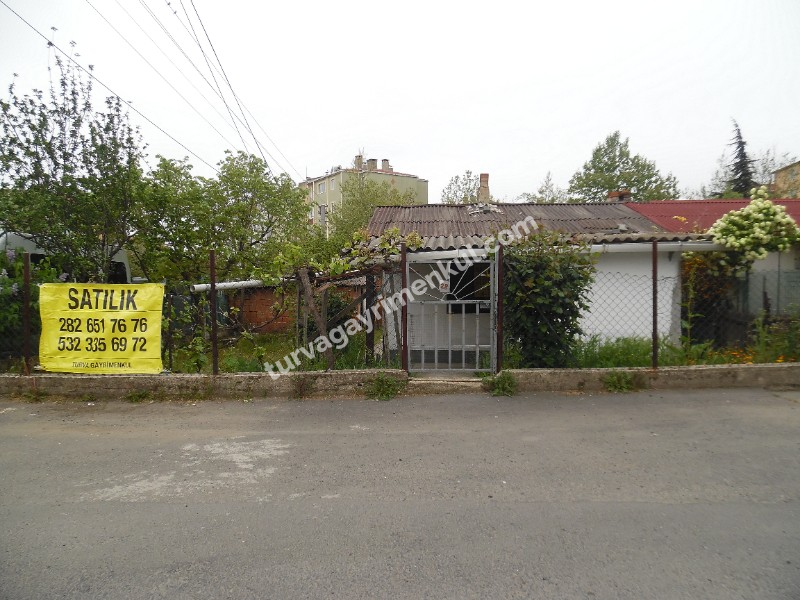 ÇORLU HAVUZLAR MAHALLESİNDE 167 M2 ARSA İÇERİSİNDE BAHÇELİ EV 