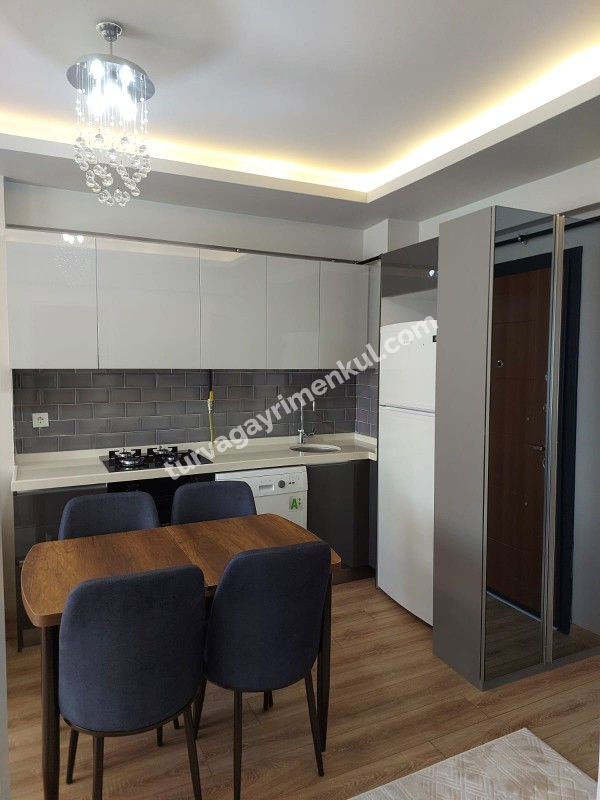 ÇORLUDA RESMİ KURUMLARA YAKIN SİTE İÇİ 1+1 EŞYALI DAİRE 