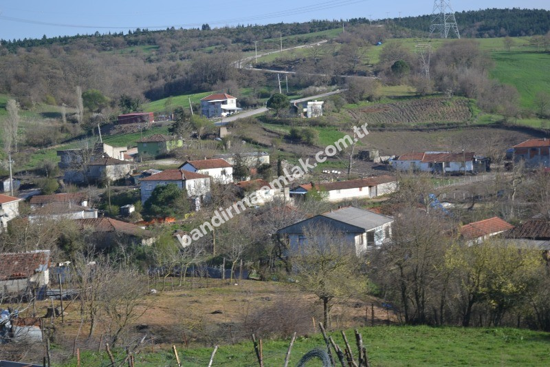 BALIKESİR  GÖNEN 'DE YOLA CEPHELİ, ALTYAPI SORUNU OLMAYAN SATILIK ARSA 