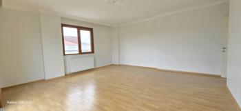 Geniş bir 2+1 daire kiralıktır.