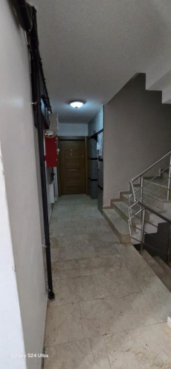 Geniş bir 2+1 daire kiralıktır.