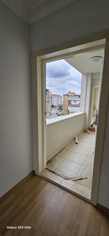 Geniş bir 2+1 daire kiralıktır.