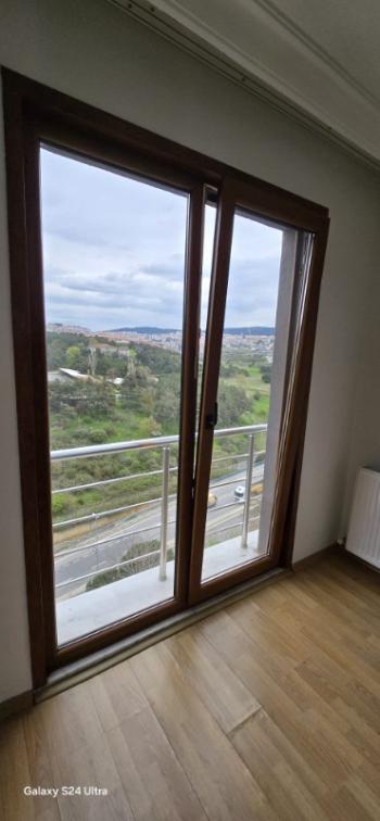 Geniş bir 2+1 daire kiralıktır.