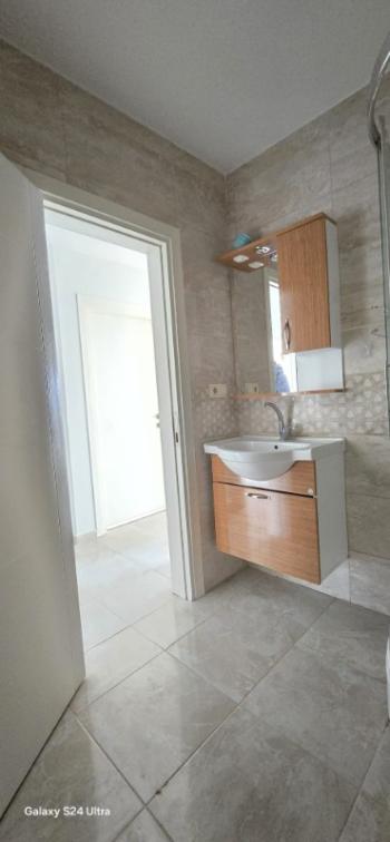 Geniş bir 2+1 daire kiralıktır.